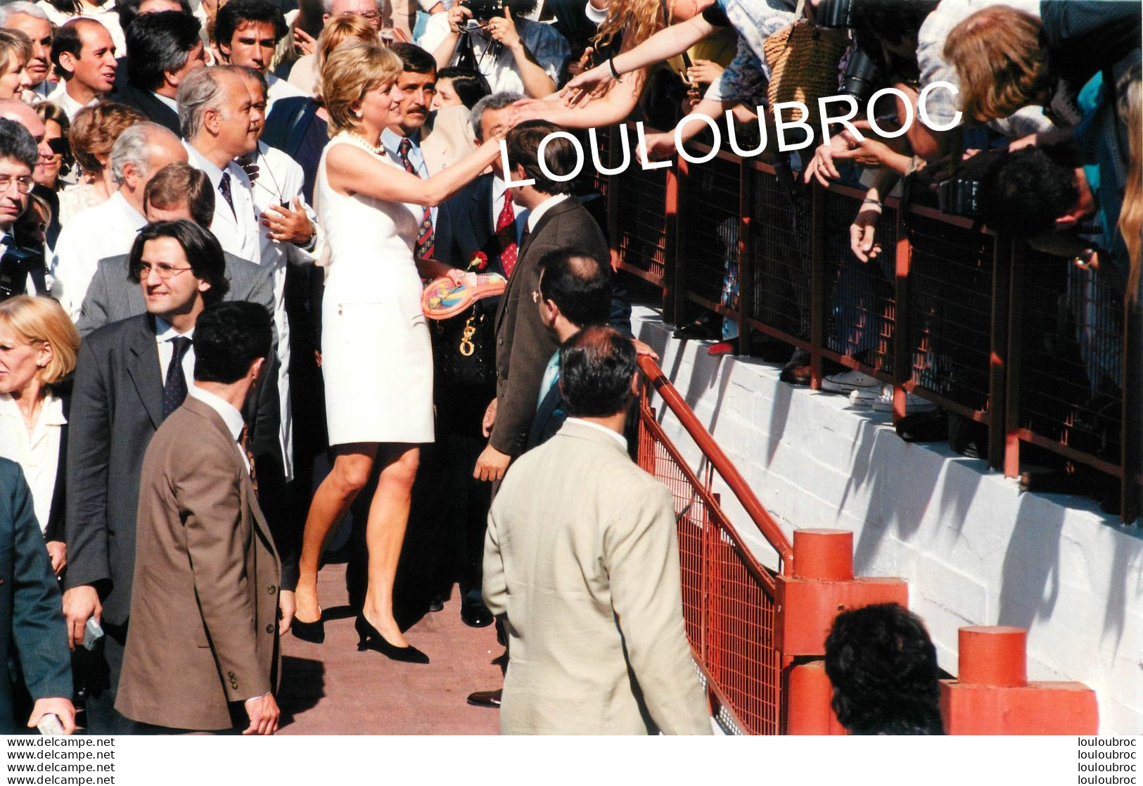 LADY DIANA LADY DI  VISITE OFFICIELLE EN ARGENTINE 11/1995 PHOTO DE PRESSE ANGELI 27 X 18 CM R2 - Célébrités