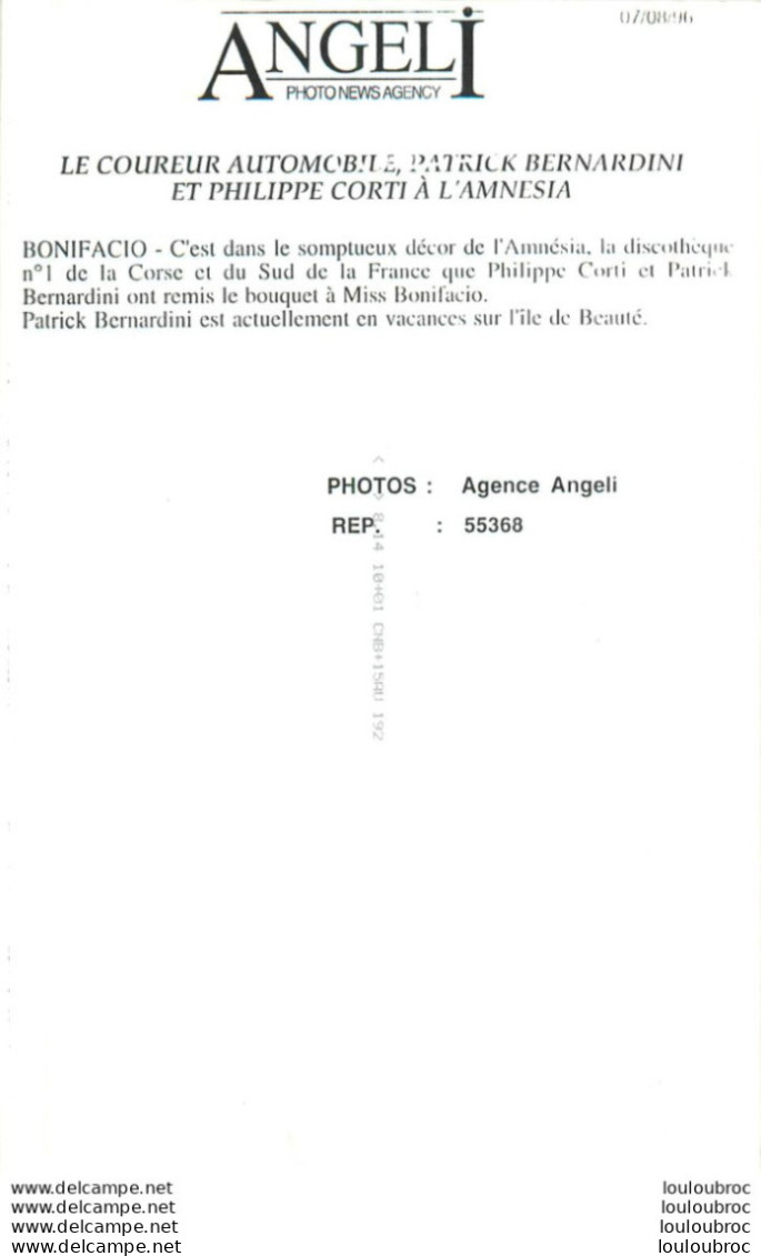 BONIFACIO 1996 LE COUREUR PATRICK BERNARDINI ET PHILIPPE CORTI A L'AMNESIA PHOTO DE PRESSE ANGELI 27 X 18 CM R4 - Célébrités