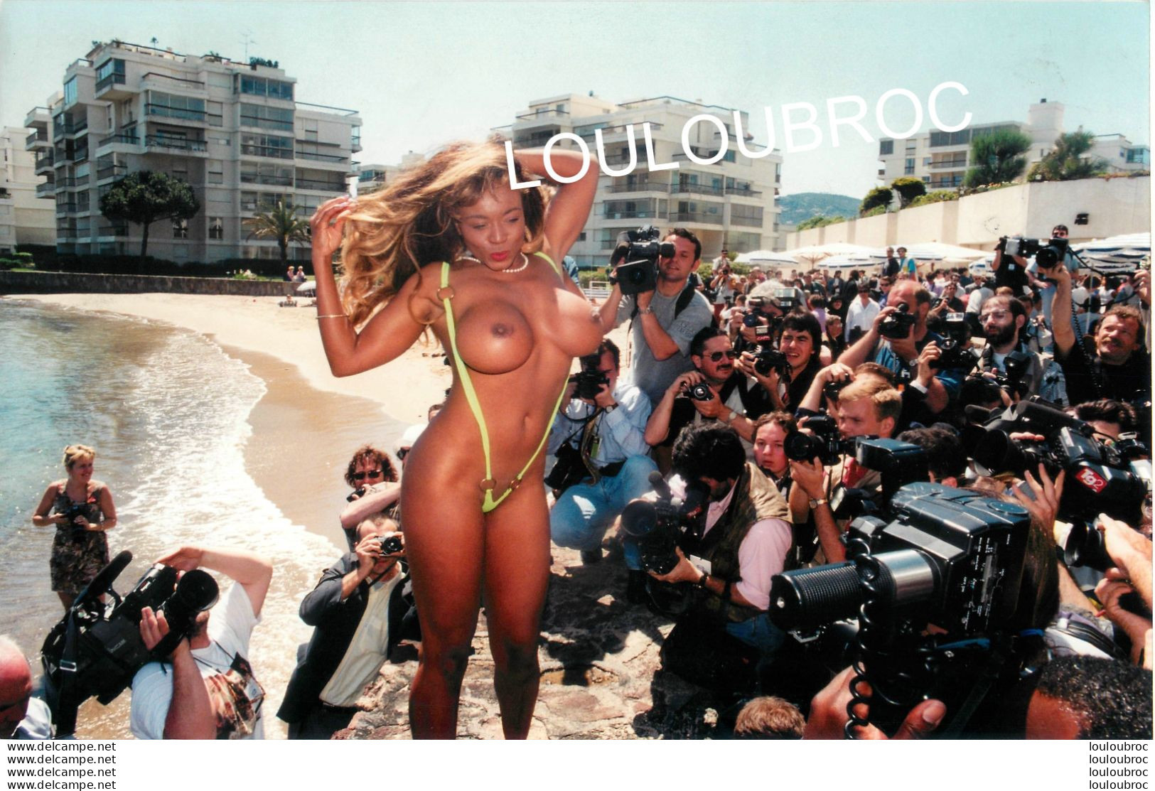 FESTIVAL DE CANNES 96 CEREMONIE DE REMISE DES HOT D'OR  PHOTO DE PRESSE ANGELI 27 X 18 CM R4 - Pin-up