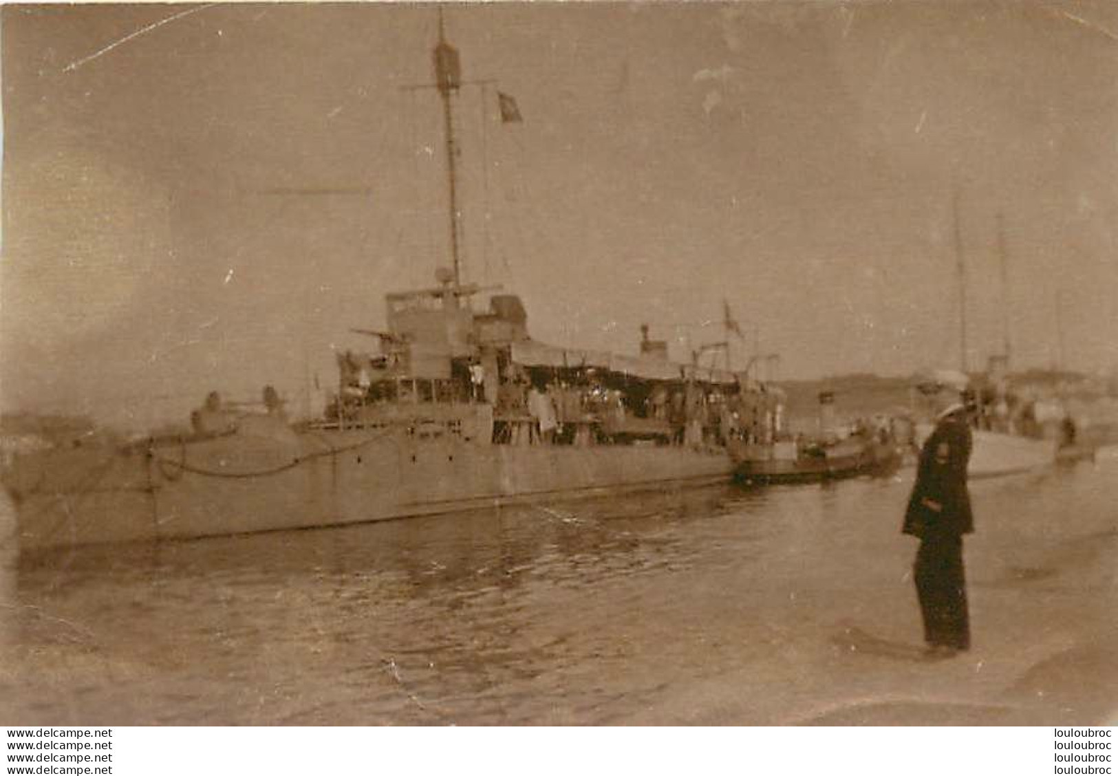 BATEAU DE GUERRE  A QUAI PHOTO ORIGINALE FORMAT 8.50 X 5 CM - Guerre, Militaire