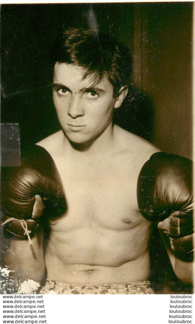 BOXE 03/1960 LES DEBUTS DE MARCEL CERDAN JUNIOR  16 ANS A WAGRAM EN 04/1960 PHOTO DE PRESSE 13X9CM - Sports