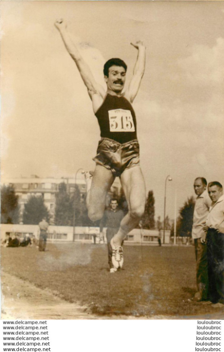 ATHLETISME 07/1961 COLLARDOT SAUT EN HAUTEUR PHOTO DE PRESSE 18 X 13 CM - Sports