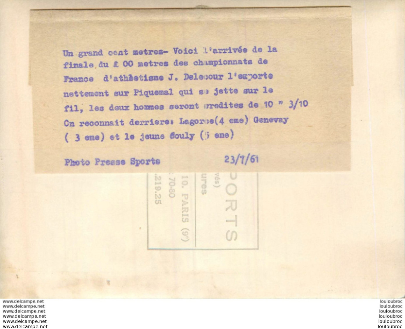ATHLETISME 07/1961 VICTOIRE SUR LE 100 METRES DE DELECOUR DEVANT PIQUEMAL  PHOTO DE PRESSE 18 X 13 CM R1 - Sports