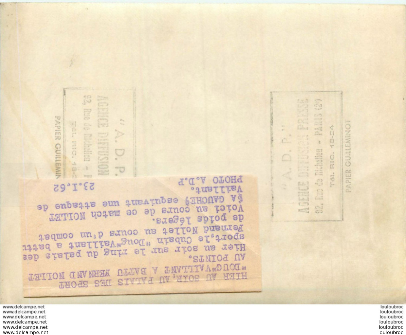 BOXE 01/1962 DOUG VAILLANT A BATTU FERNAND NOLLET  AU PALAIS DES SPORTS PHOTO DE PRESSE 18X13CM - Deportes