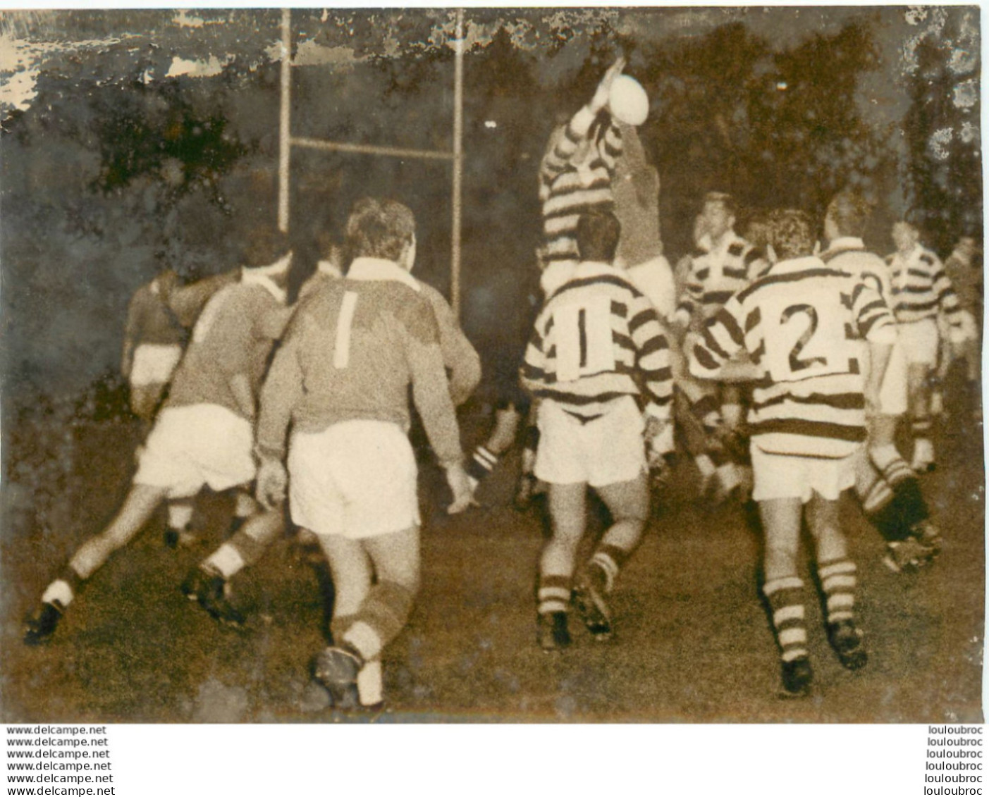 RUGBY 06/1961 MONT DE MARSAN REMPORTE LE CHALLENGE YVES DU MANOIR PHOTO DE PRESSE  18X13CM - Sport