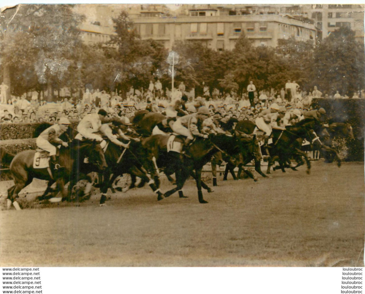 HIPPISME 06/1961 COUSIN PONS REMPORTE LE GRAND STEEPLE CHASE DE PARIS PHOTO DE PRESSE 18X13CM R3 - Sport