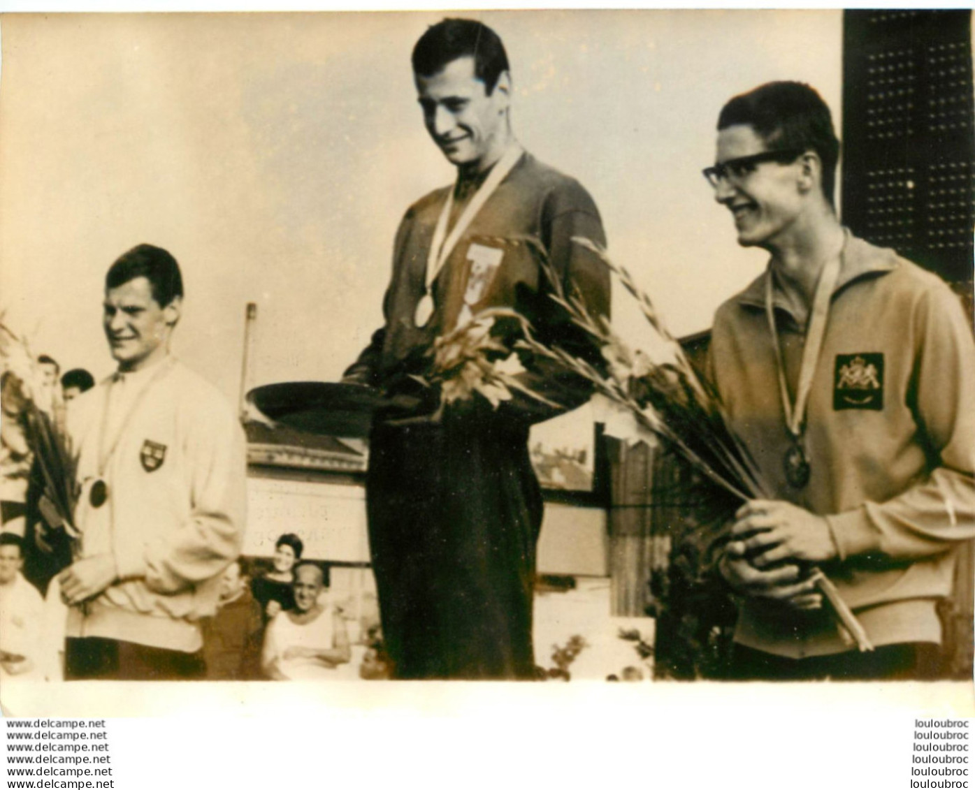 NATATION 08/1962 GOTTVALLES VAINQUEUR DU 100 M NAGE LIBRE CHAMPIONNAT D'EUROPE A LEIPZIG PHOTO DE PRESSE  18X13CM - Sporten