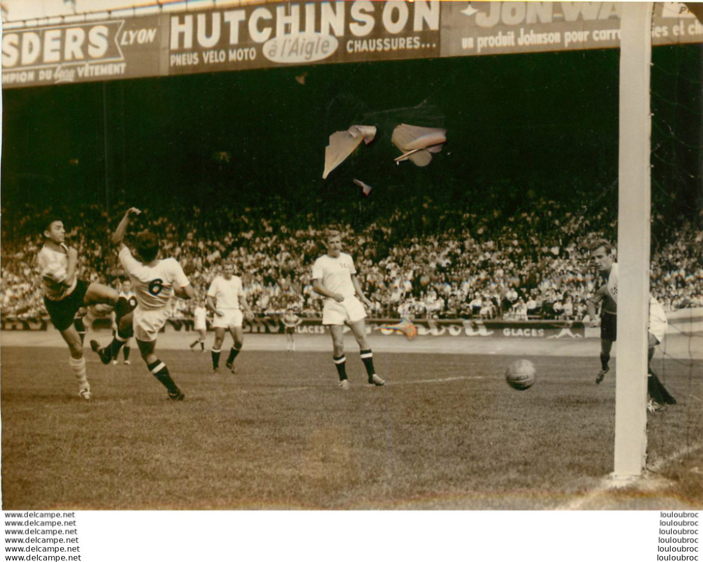 FOOTBALL 1961 RACING ANGERS AU PARC DES PRINCES  BUT DE UJLAKI PHOTO DE PRESSE  18X13CM - Deportes