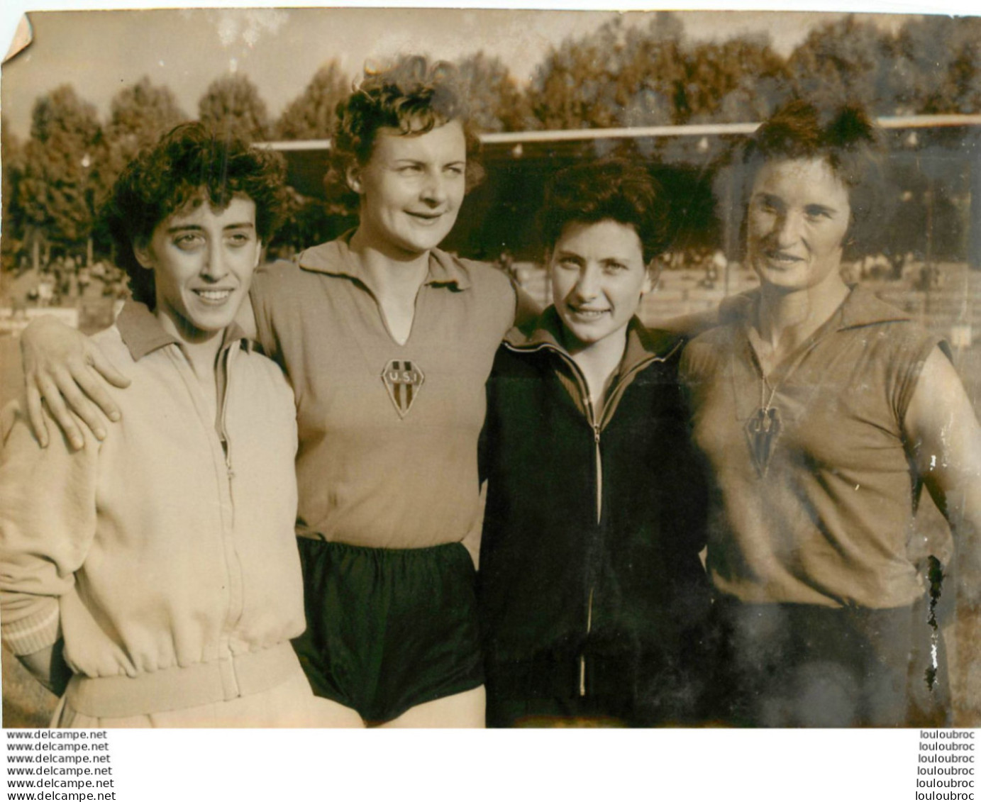 ATHLETISME 1961 RECORD DE FRANCE DU 4X100 M BATTU CHEZ LES FEMMES  PHOTO DE PRESSE 18X13CM - Sport