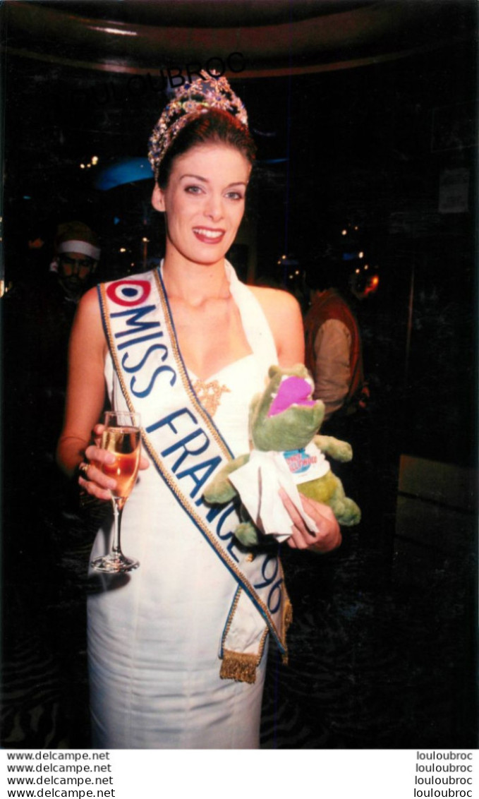 LAURE BELVILLE MISS FRANCE 1996  PHOTO DE PRESSE AGENCE ANGELI FORMAT 27 X 18 CM - Célébrités