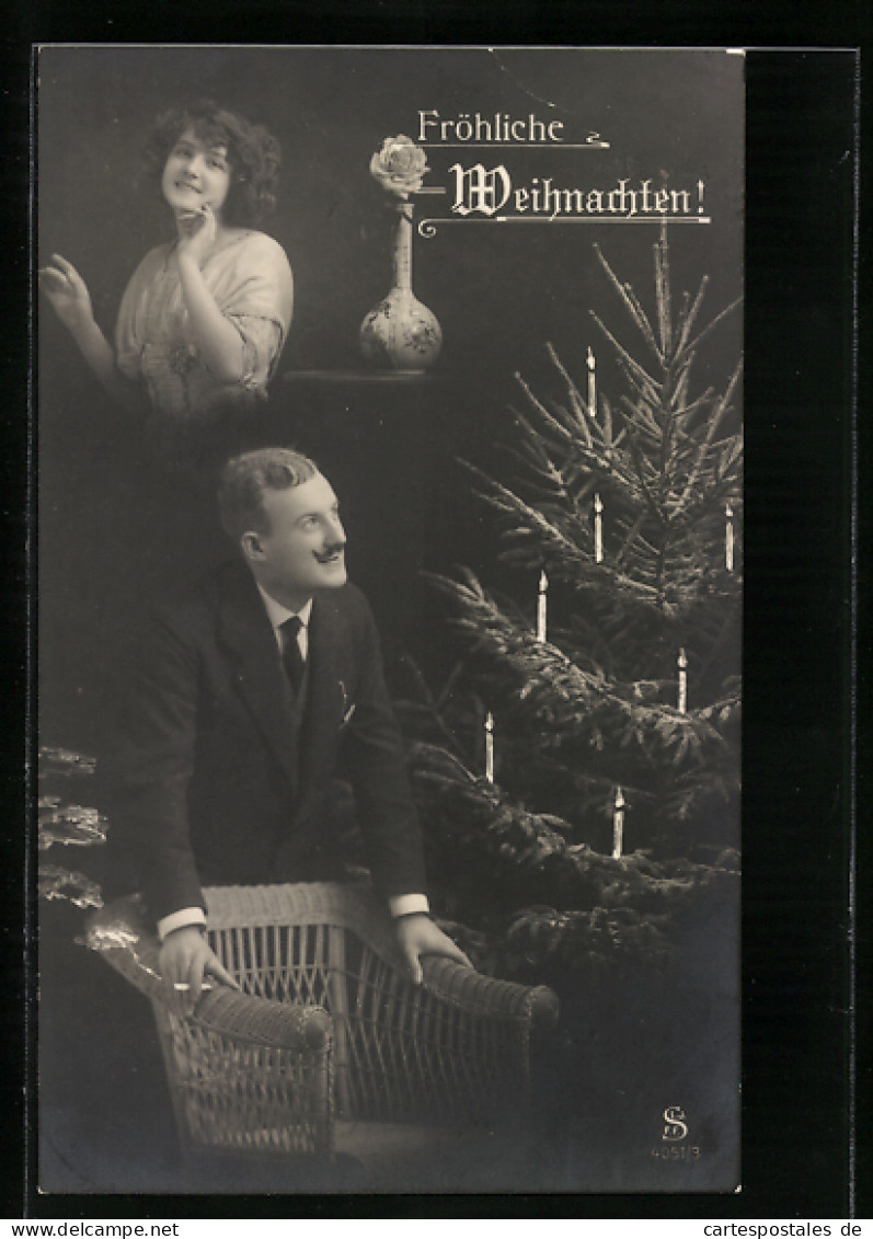 Fotomontage-AK Fröhliche Weihnachten!, Junger Mann Mit Christbaum Und Fräulein  - Photographie
