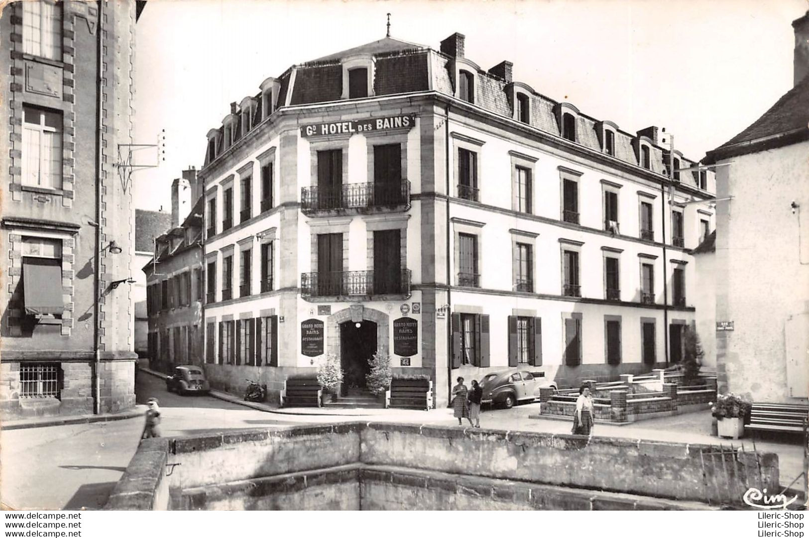 [03] Allier > Bourbon L'Archambault - Place Des 3 Puits - Grand Hôtel Des Bains - Automobiles Cpsm PF 1968 - Bourbon L'Archambault