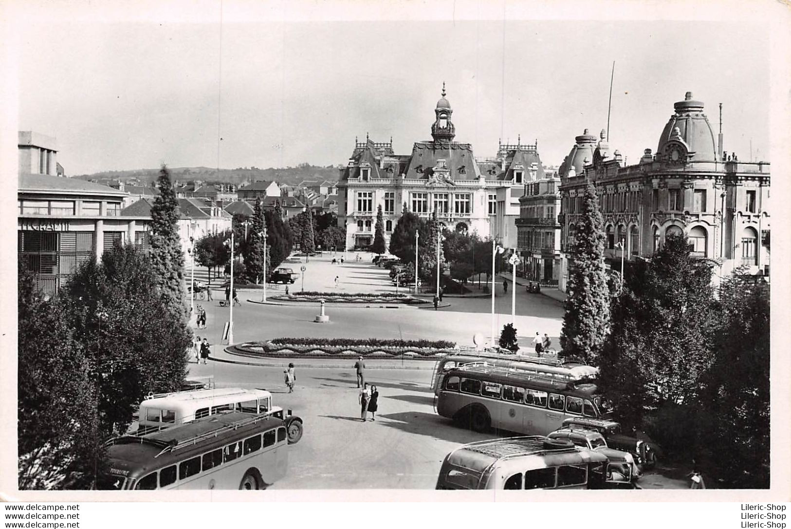 [03] Allier > Vichy - L'Esplanade De L'Hôtel De Ville  Autocars Cpsm PF 1949 - Buses & Coaches