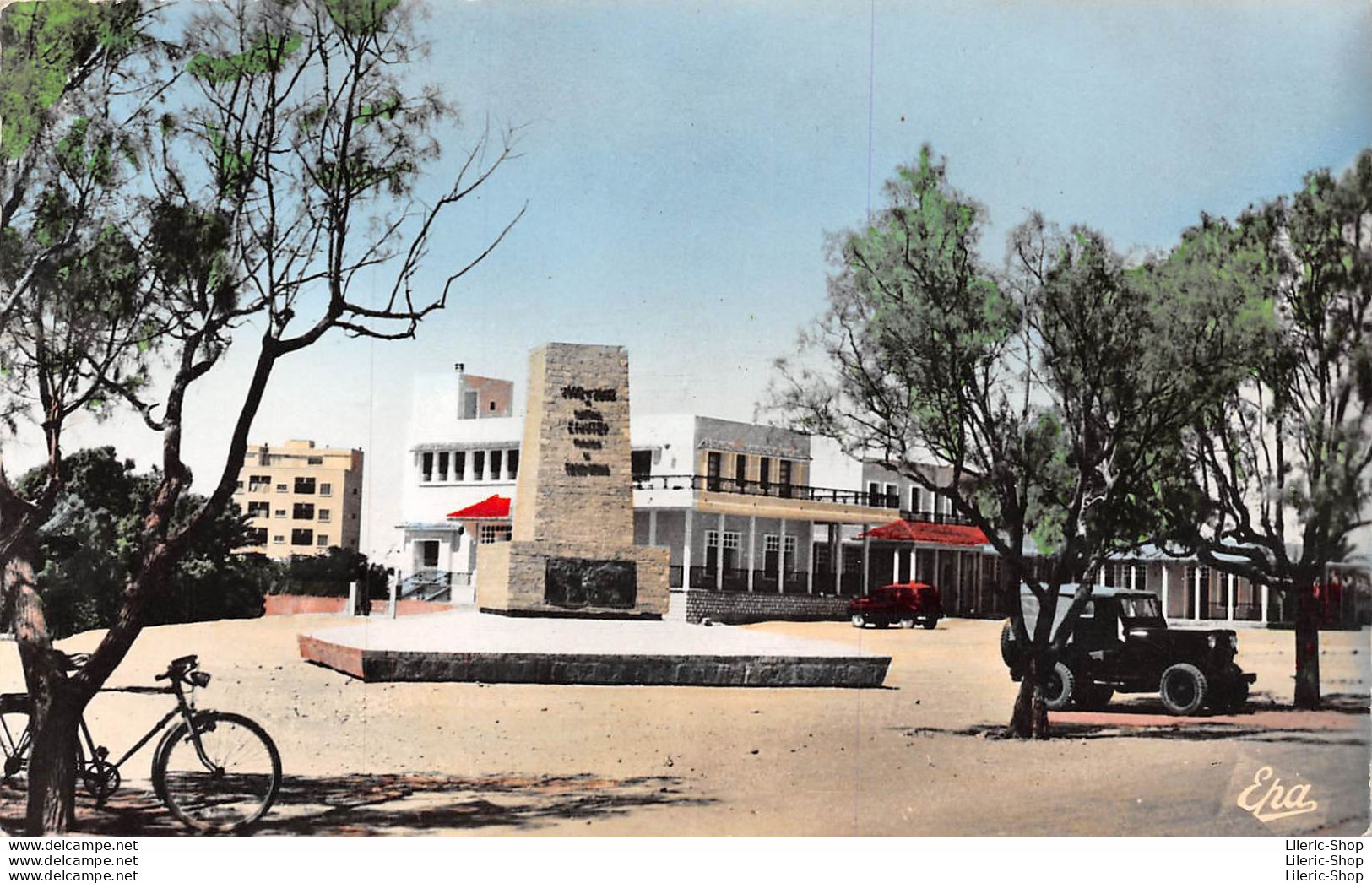 Algérie >  Bechar (Colomb Béchar) Monument Lyautey Et L'Annexe - Automobile Jeep Cpsm PF 1959 - Bechar (Colomb Béchar)