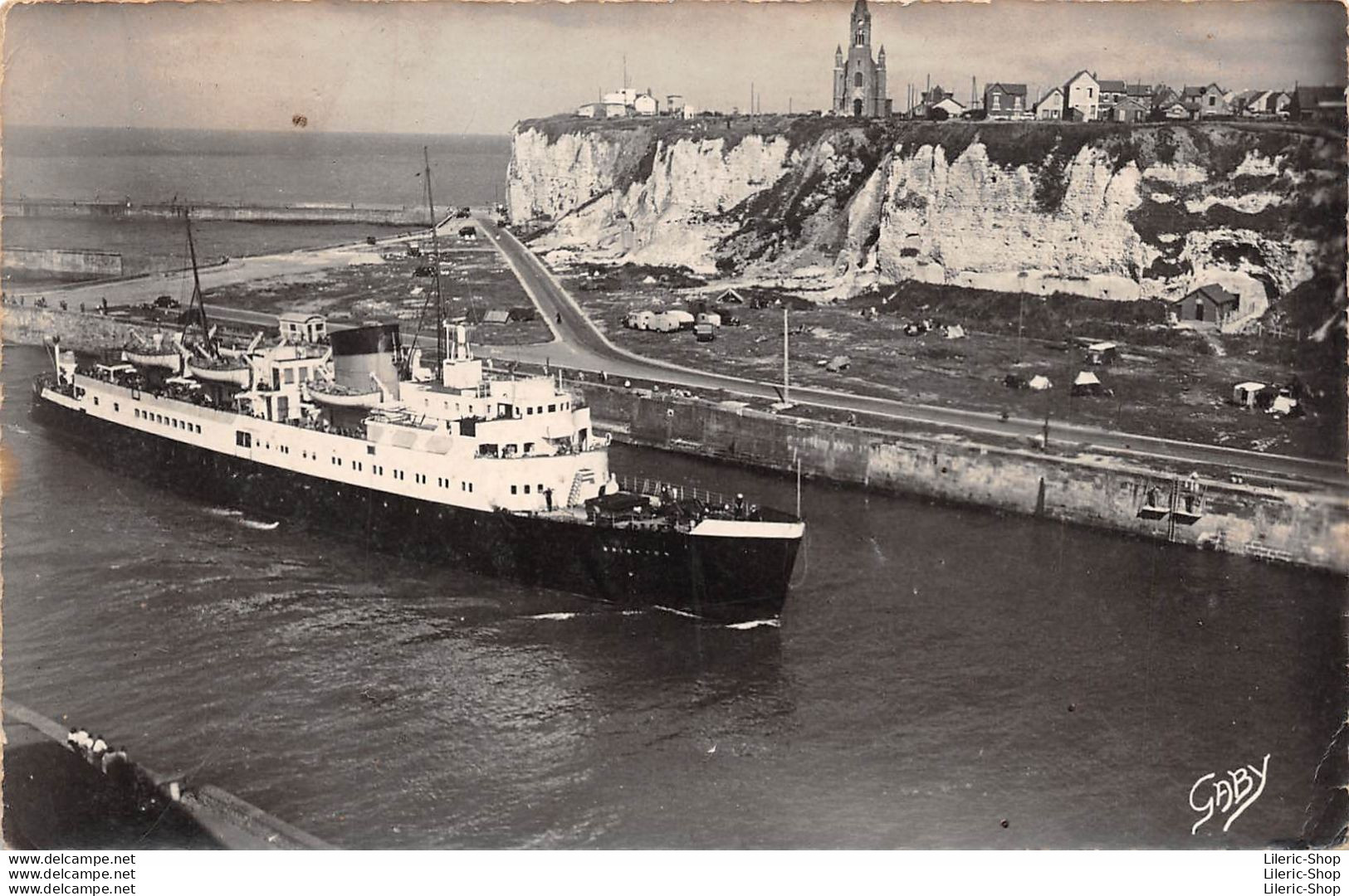 Transmanche "Le Brighton" Passant Devant La Chapelle Notre-Dame-de-Bon-Secours De Dieppe - Cpsm PF 1957 - Ferries