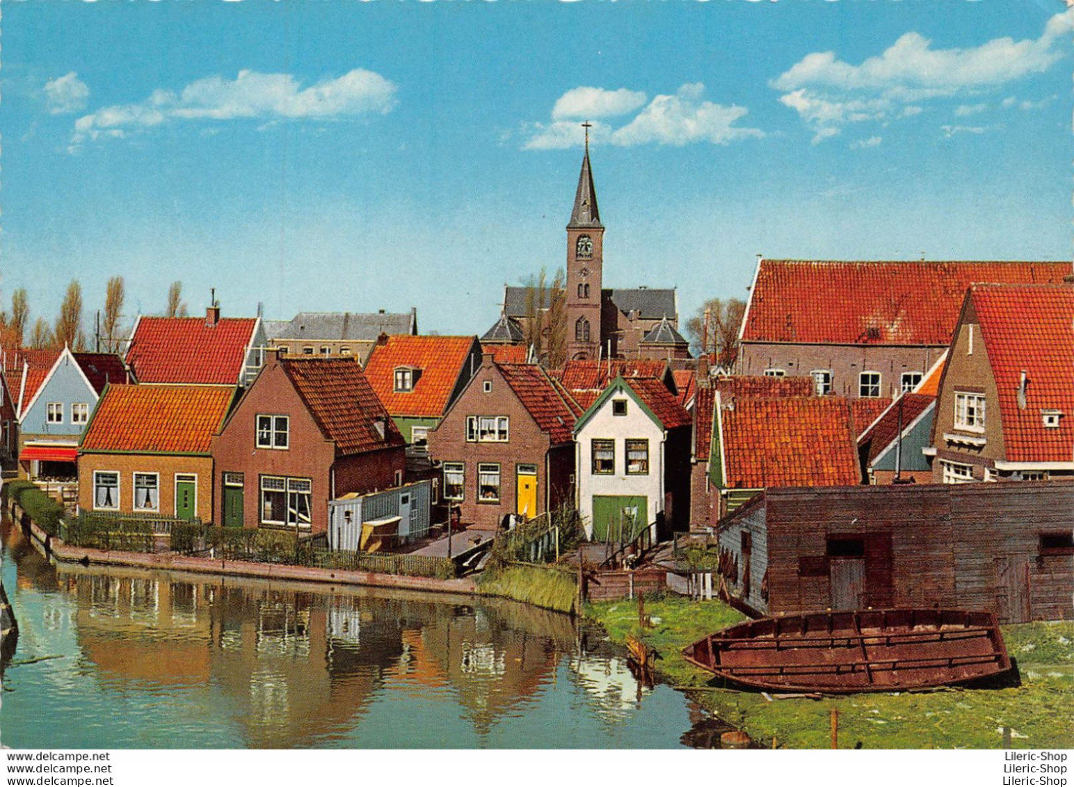 Pays-Bas > Noord-Holland > Volendam ▬ Uitzicht Op Het Dorp Met De Kerk - Volendam