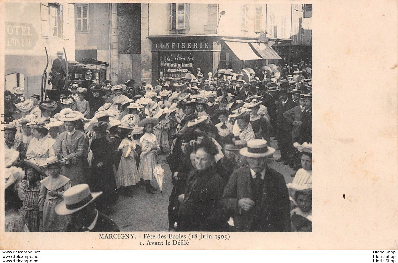MARCIGNY (71) - Fête Des Écoles (18 Juin 1905)  1. Avant Le Défilé - Hôtel Du Lion D'Or - Autres & Non Classés