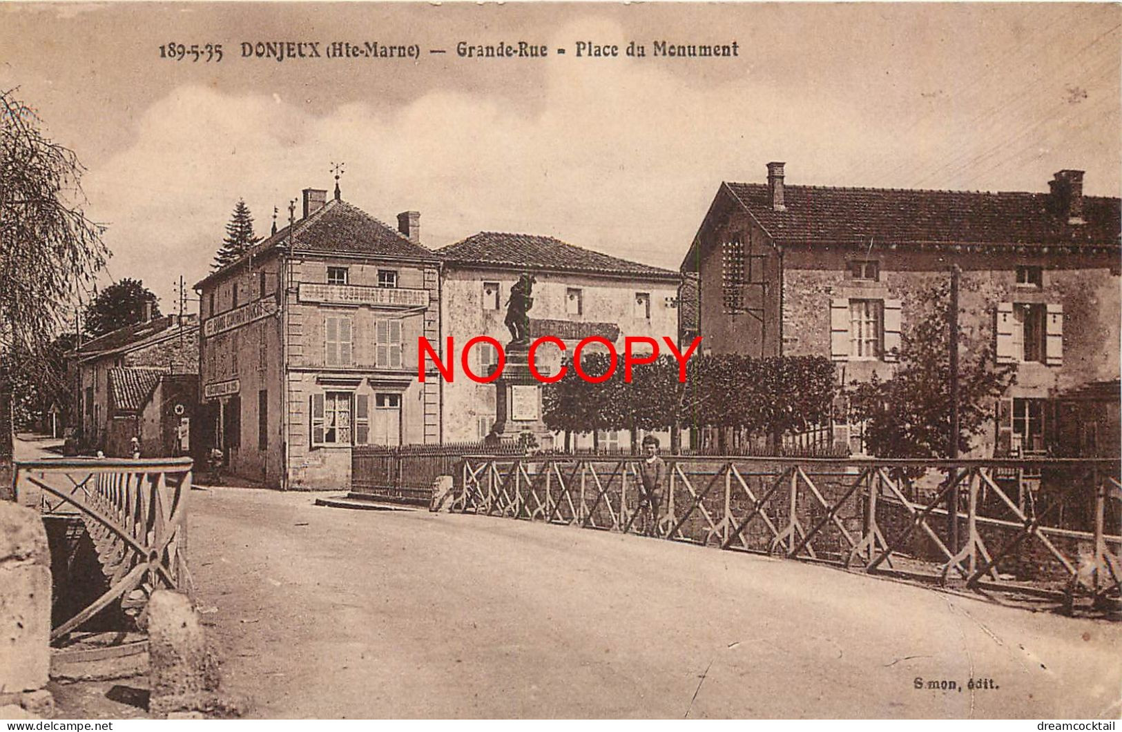 52 DONJEUX. Place Du Monument Et Grands Economats Français Sur Grande-Rue 1936 - Autres & Non Classés