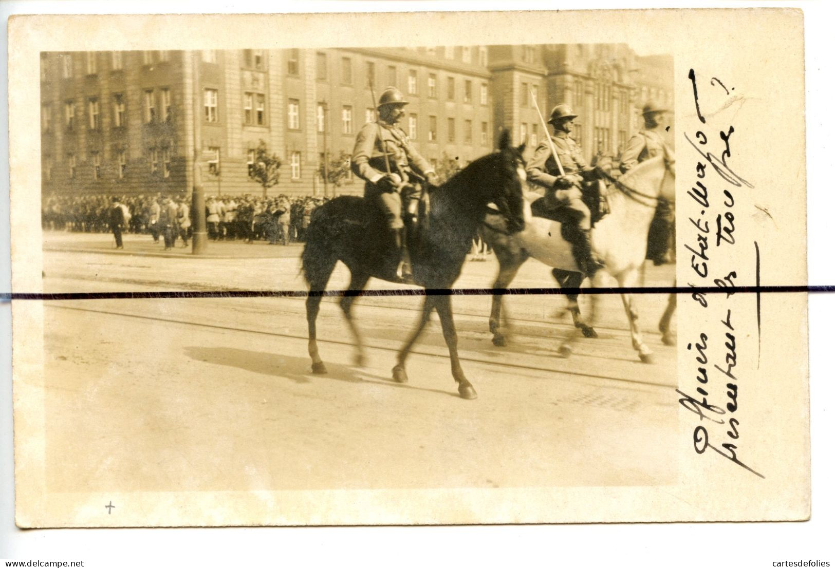 Carte Photo .CPA. ALLEMAGNE. Duisbourg.  Défilé Militaire, Soldats, Parade , Officier état Majeur Présente Les Troupes. - Photographie