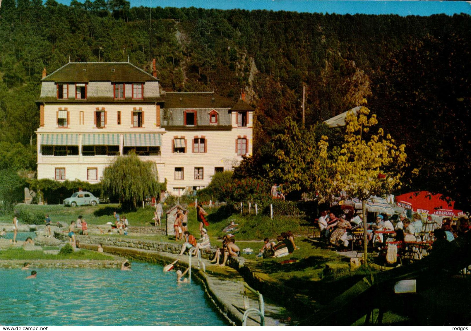 72 , Cpm ST LEONARD Des BOIS , 35 , Touring Hotel , Sa Piscine , Son Bar De Plein Air   (15151.V.24) - Saint Leonard Des Bois