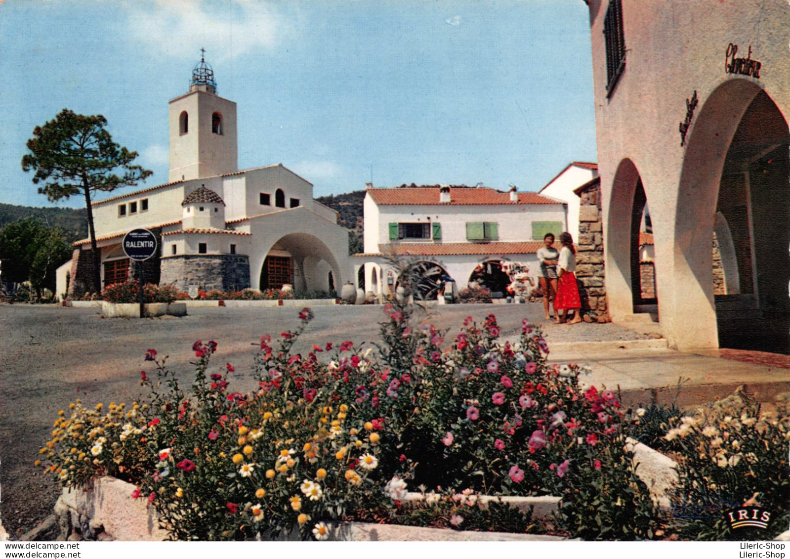 CALANQUES-des-ISSAMBRES (Var) La Place Du Village Provençal.- Cpsm Dentelée GF 1968 - Les Issambres