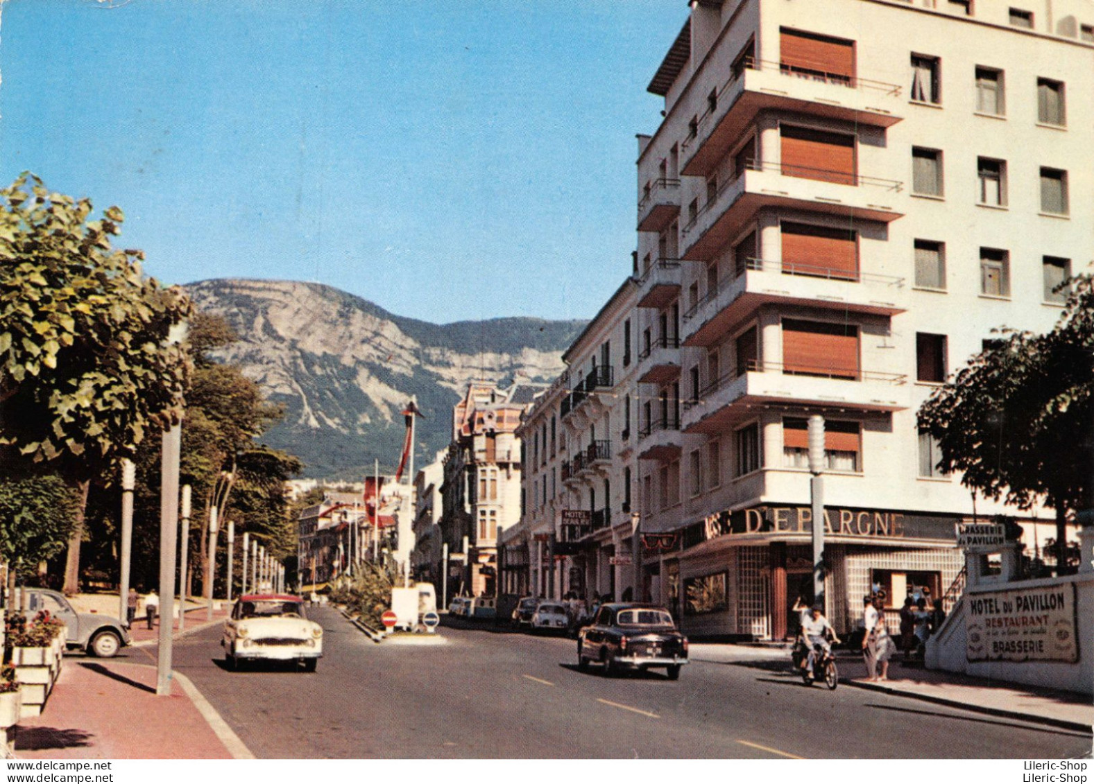 Aix Les Bains (73) - Avenue Des Thermes  # Automobiles # SIMCA ARIANE PEUGEOT 403 CITROËN 2 CV CPSM GF 1966 - Aix Les Bains