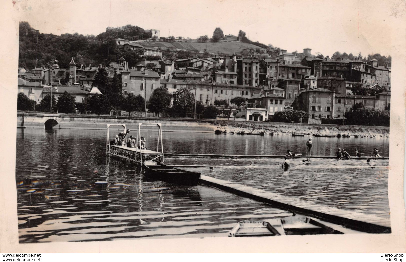 TREVOUX (Ain) - Le Stade Nautique Et La Ville. - Cpsm  PF 1948 - Trévoux