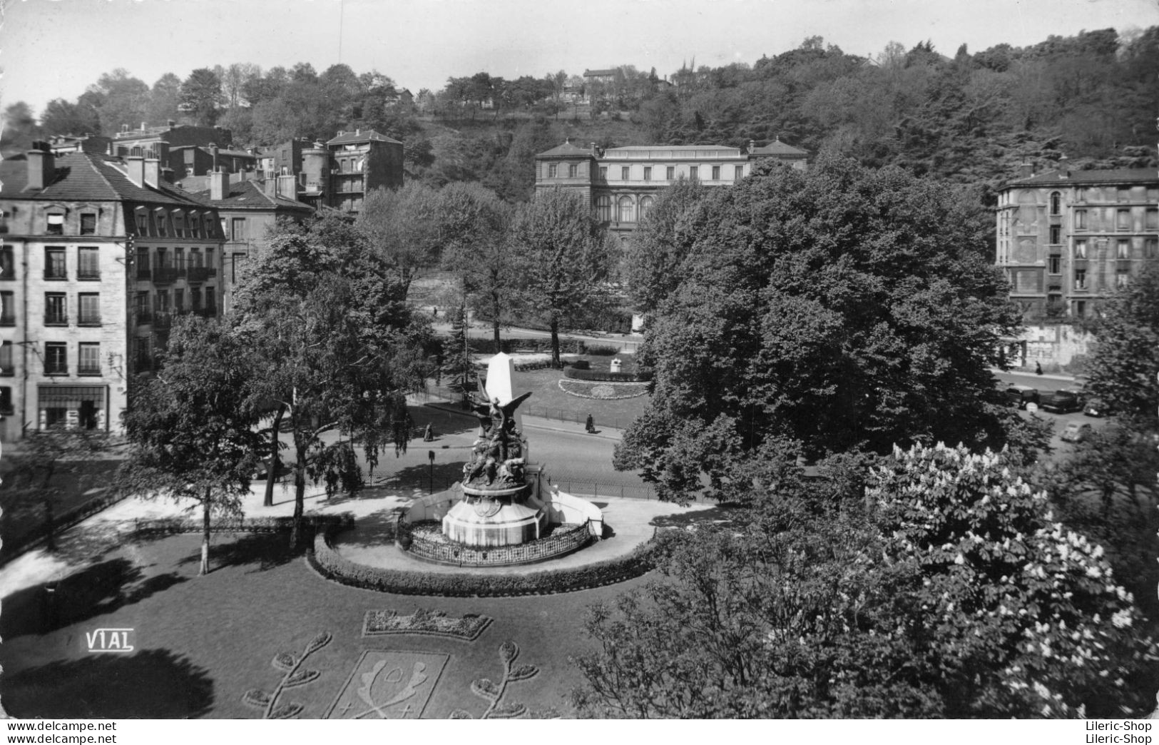 "SAINT ETIENNE (42) PLACE DU PALAIS DES ARTS" Cpsm Dentelée PF - Saint Etienne