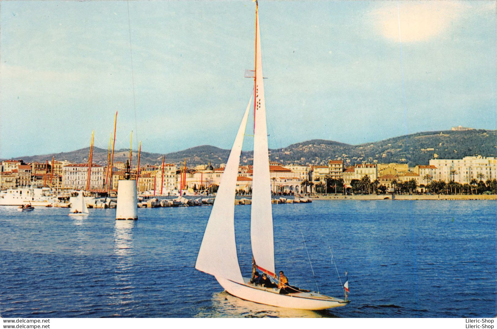 Sport # Voile # CANNES (06) Régates Devant La Croisette  - 18' Dinghy - Cpsm PF 1968 - Sailing