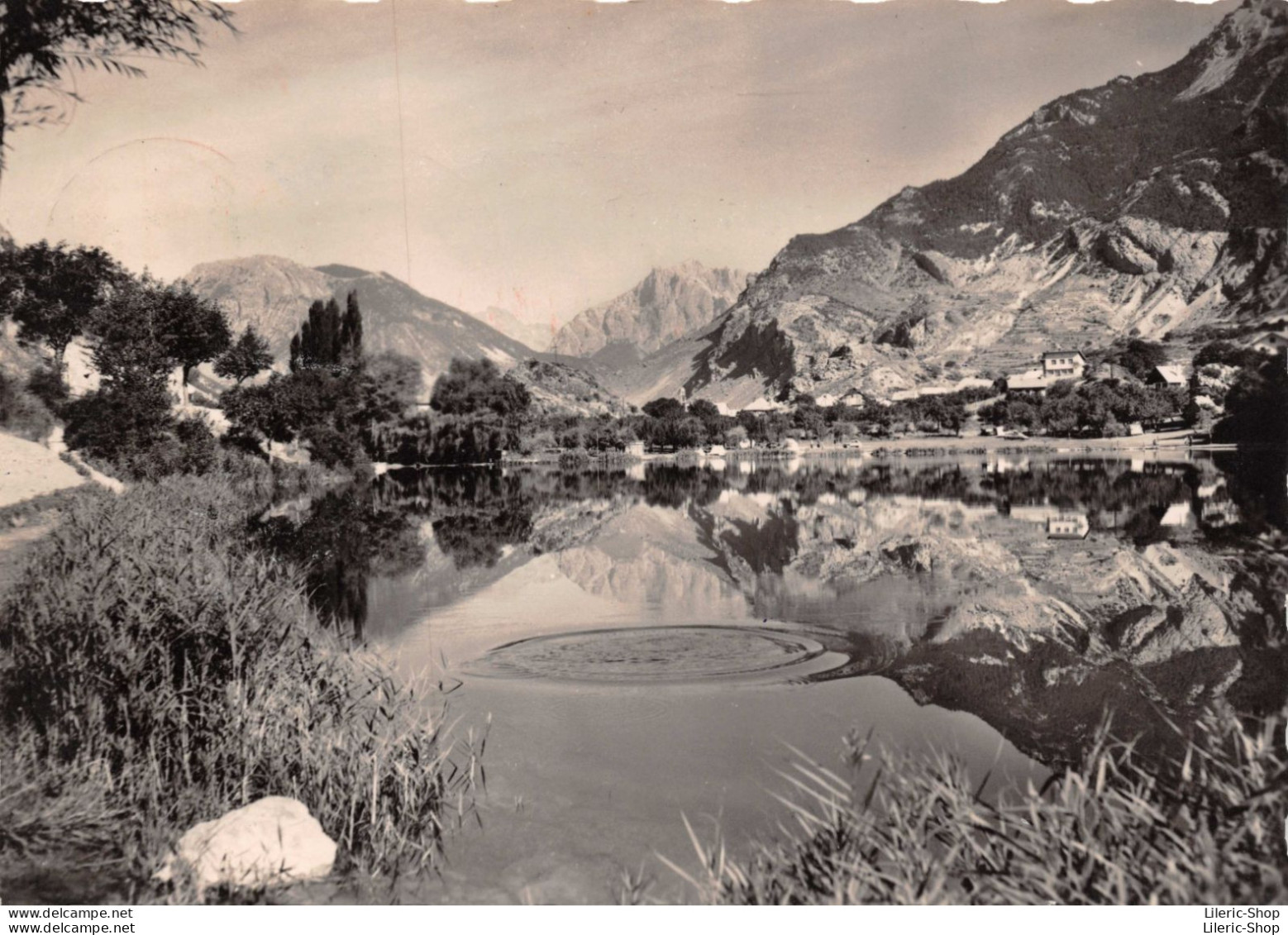 LA ROCHE-DE-RAME (H.-A.)  Le Lac, Dans Le Fond, Le Massif Du Pelvoux, à Gauche, Le Glacier Blanc- Cpsm Dentelée GF 1960 - Autres & Non Classés
