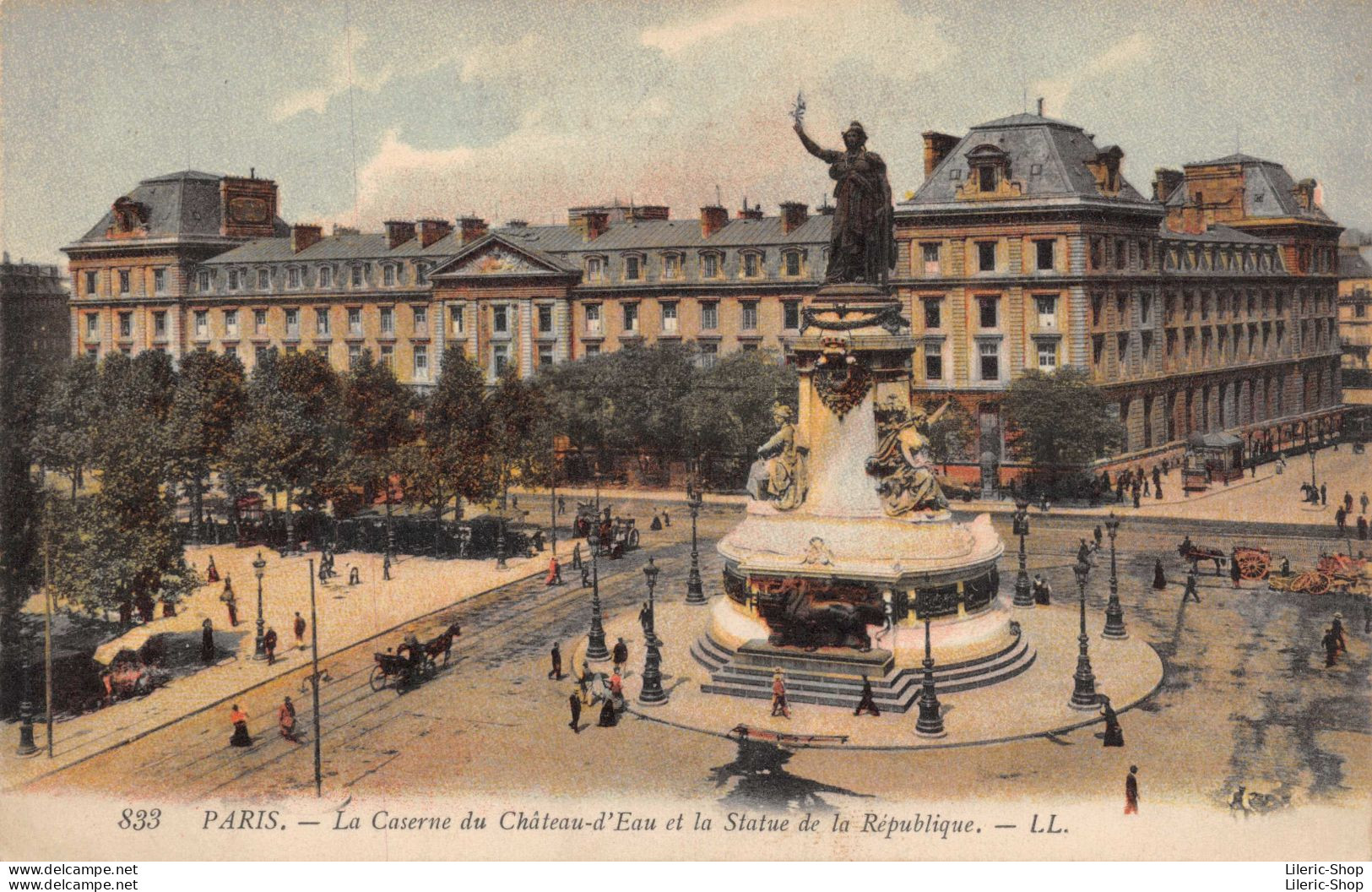 833 PARIS. La Caserne Du Château-d'Eau Et La Statue De La République.. LL. - Squares