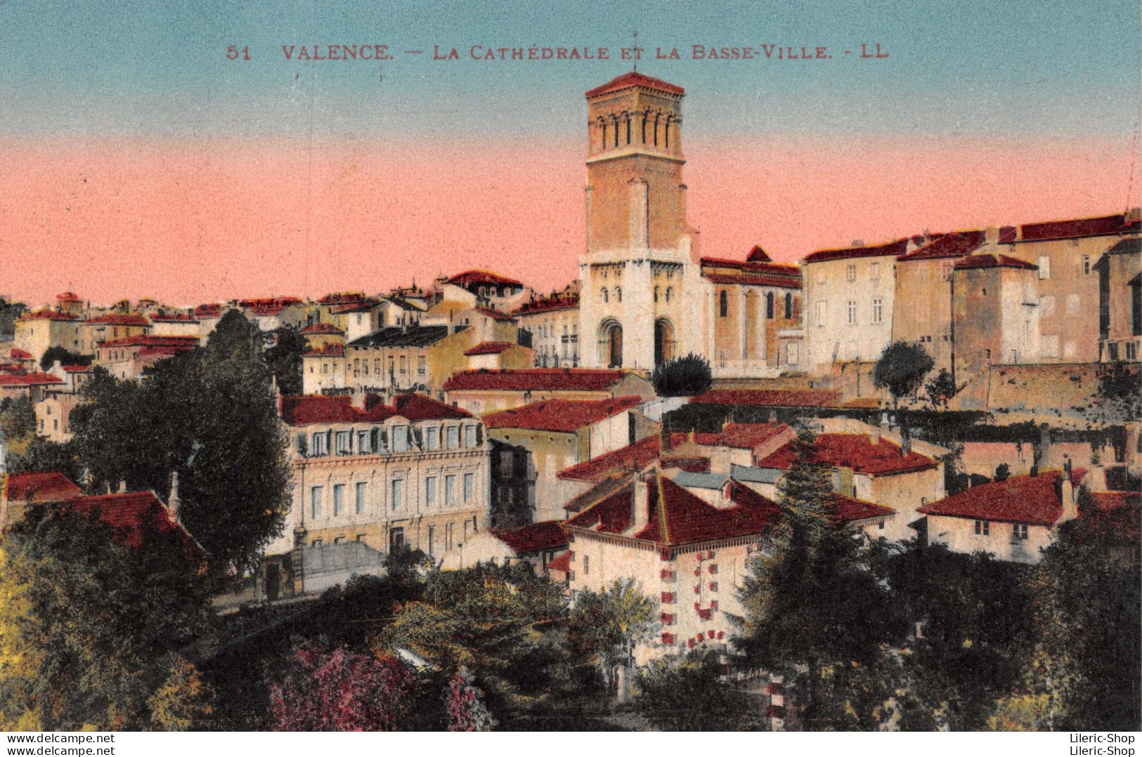 51 VALENCE (26). LA CATHEDRALE ET LA BASSE-VILLE. LL - Valence