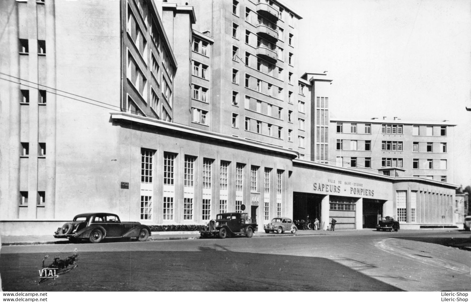 SAINT-ETIENNE (Loire)  Résidence Et Caserne Des Sapeurs-Pompiers # Automobiles # Delahaye 135 Citroën T23 Renault 4cv - Saint Etienne