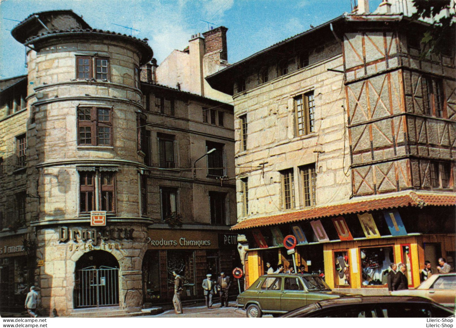 SAINT-ETIENNE  (42.) Tour De La Droguerie # Automobiles # Simca 1100 Devant Le Magasin TADUNI Cpm GF - Saint Etienne