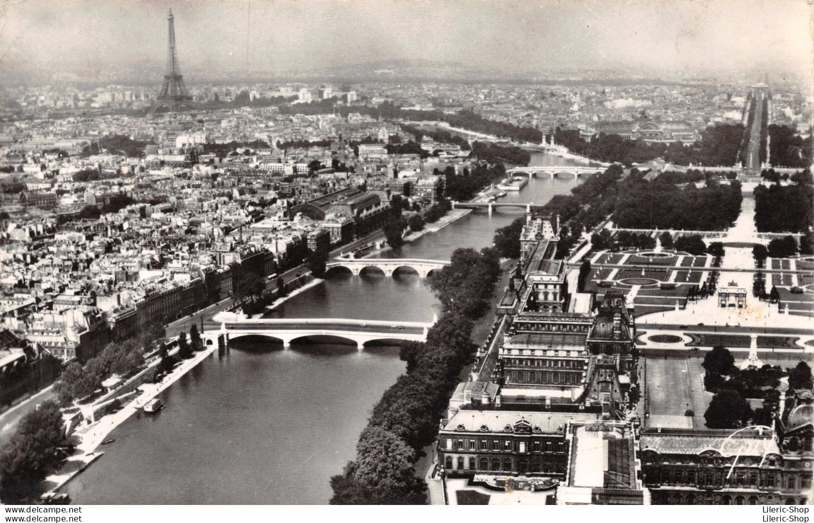EN AVION, SUR PARIS... (Pilote Opérateur R. Henrard). Tour Eiffel Et Palais Du Louvre Cpsm PF 1963 - Panoramic Views