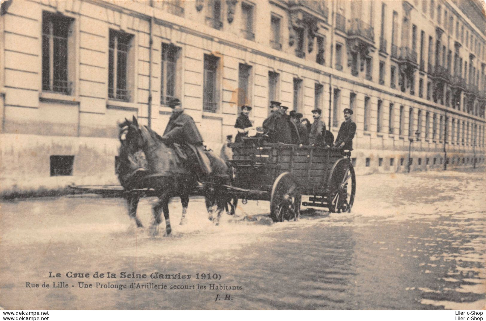 MILITARIA -  La Crue De La Seine (Janvier 1910) Rue De Lille - Une Prolonge D'Artillerie Secourt Les Habitants - Matériel