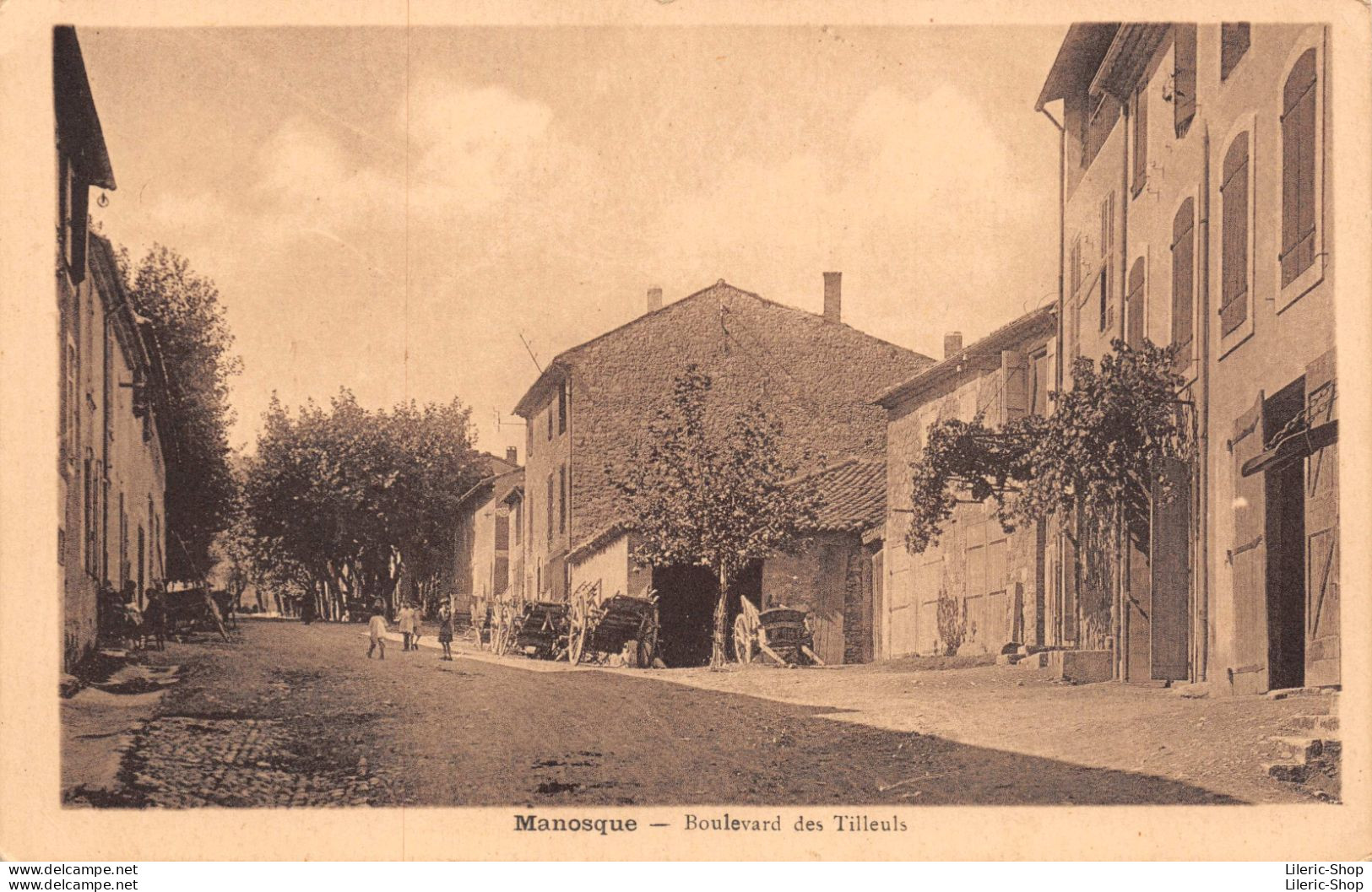 Manosque (04) Boulevard Des Tilleuls Cpa - Imp-Phot. Henri Basuyau - Manosque