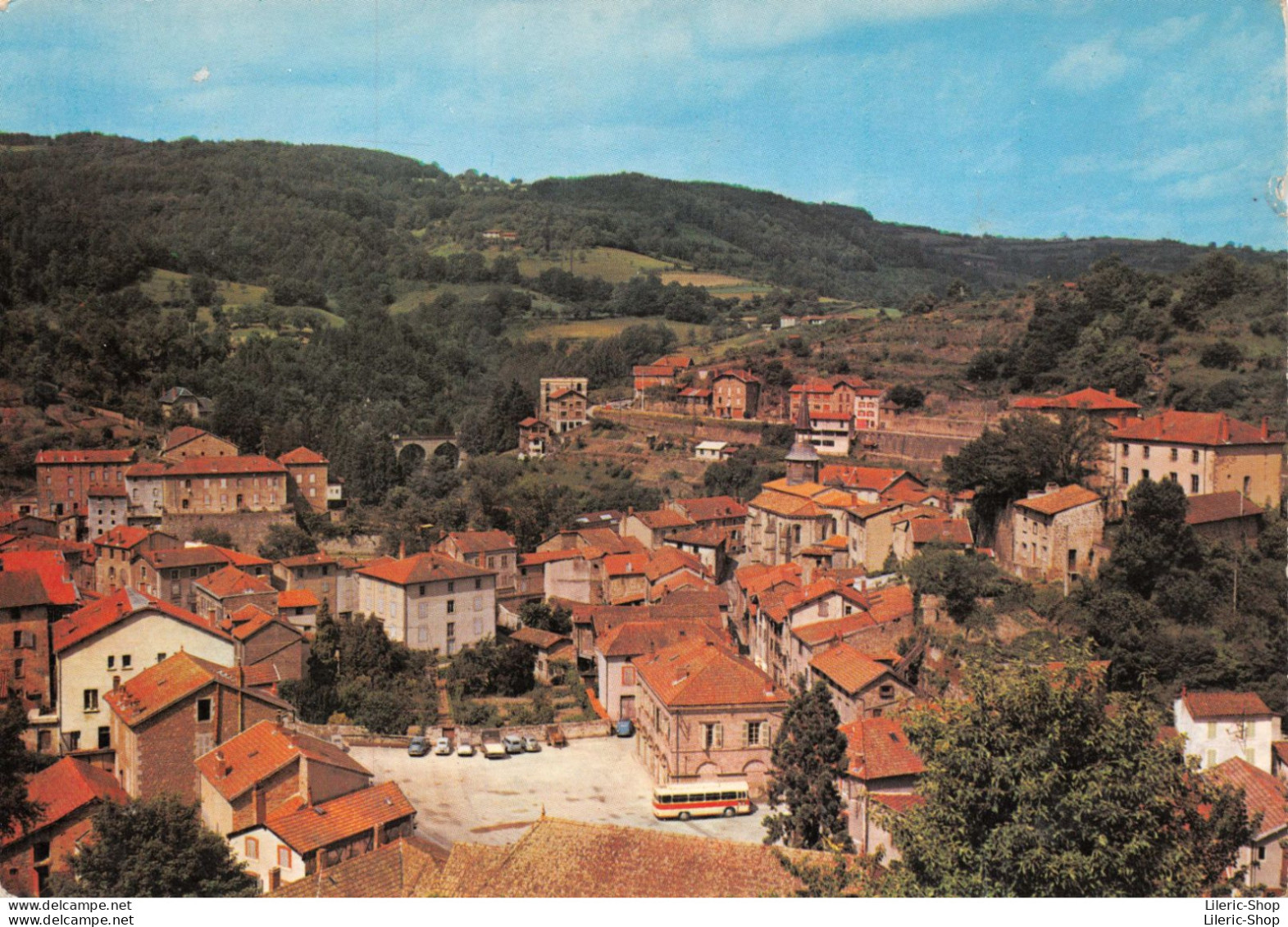 OLLIERGUES (Puy-de-Dôme) La Place De La Mairie Et Vue Générale Cpsm GF 1974 - Olliergues