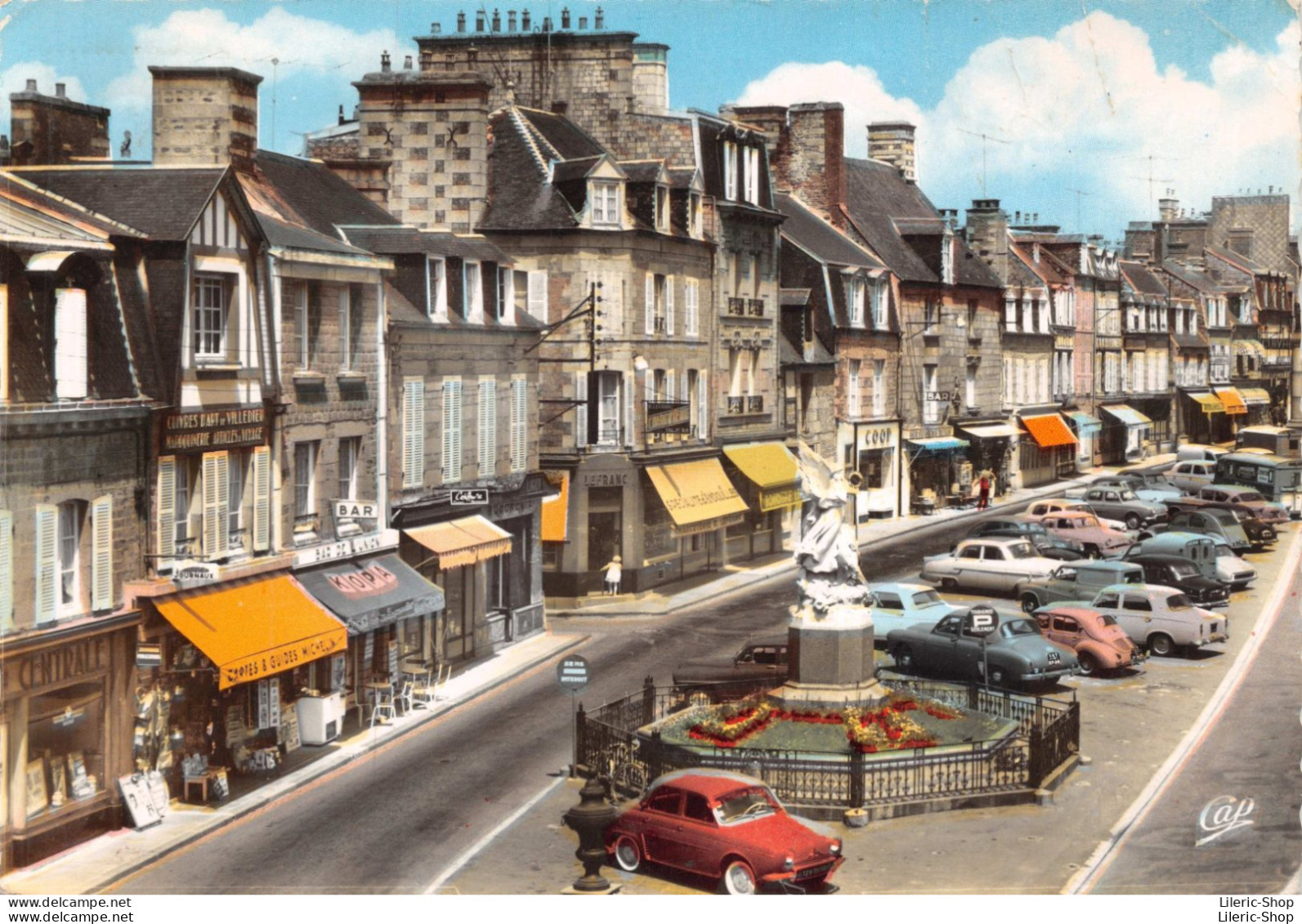 VILLEDIEU-LES-POELES (50) La Place De La République  # Automobiles # Peugeot 403, Dauphine, Frégate, 4cv Cpsm GF - Villedieu