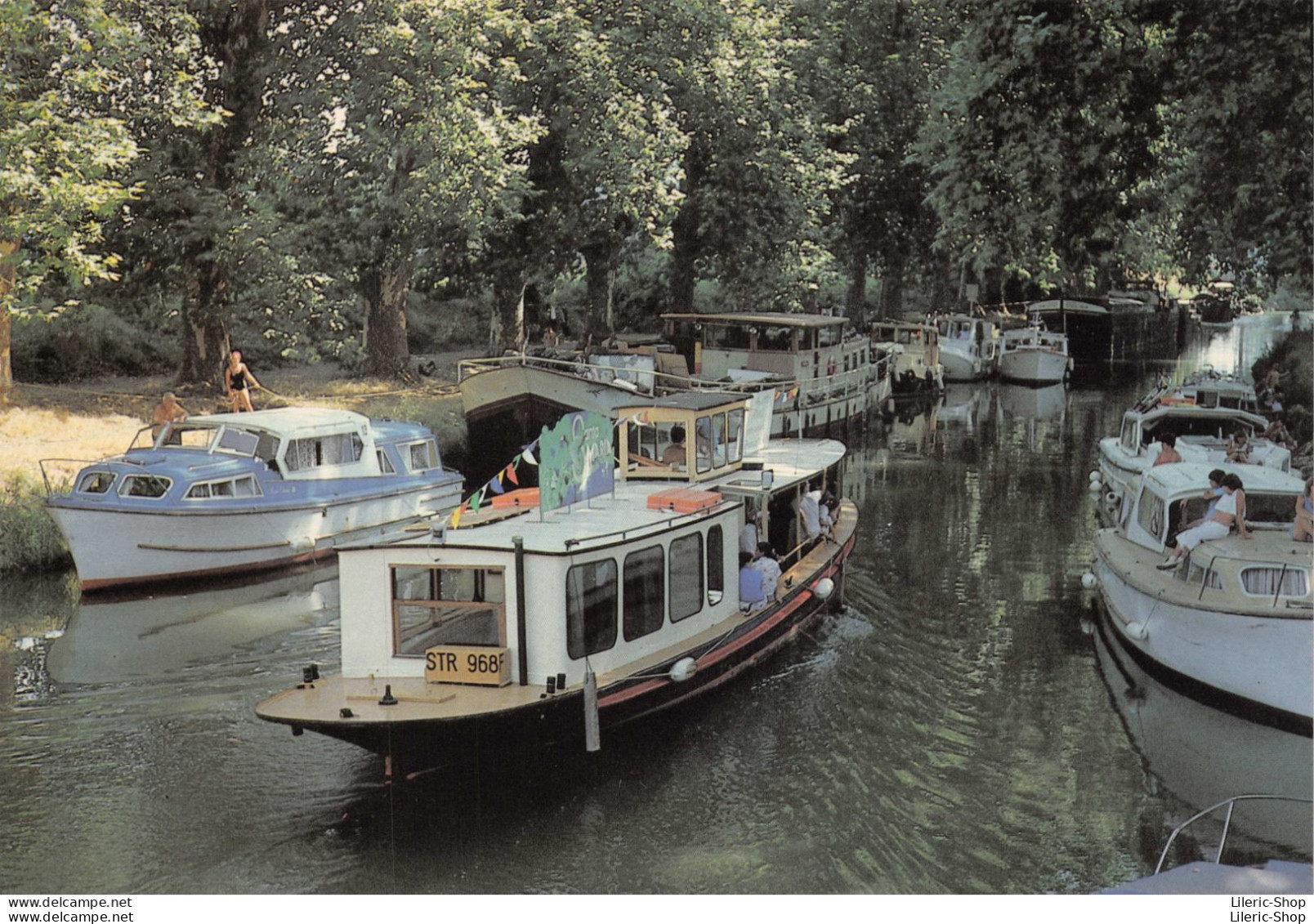 Le Canal Du Midi à Bord Du SANTA-MARIA Une Des Nombreuses Péniches De Croisière Des Bateaux Du Soleil à Agde - Binnenschepen