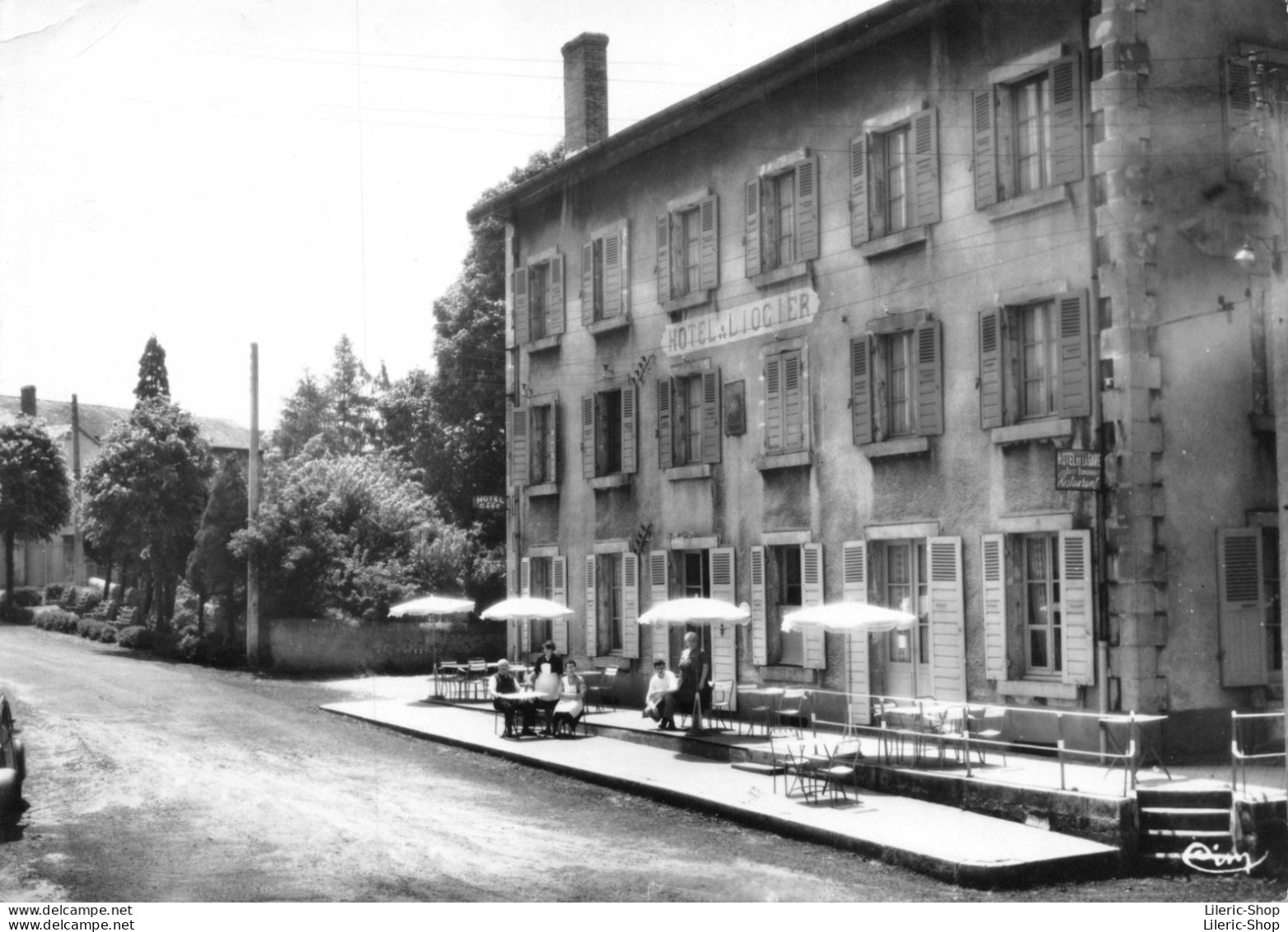 MONTFAUCON (Hte-Loire)  Hôtel Du Centre Anciennement Hôtel LIOGIER Cpsm Dentelée GF ± 1960 - Montfaucon En Velay