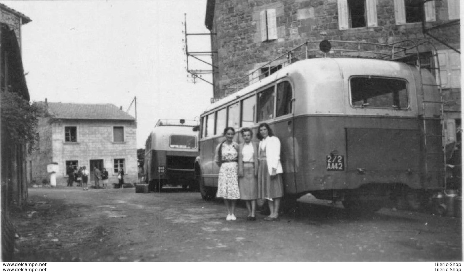 Souvenir De Saint-Hilaire-Cusson-la-Valmitte (42)  Cpsm PF 1956 - Multivues - Château De Montagnac Cars, Autocars - Autres & Non Classés