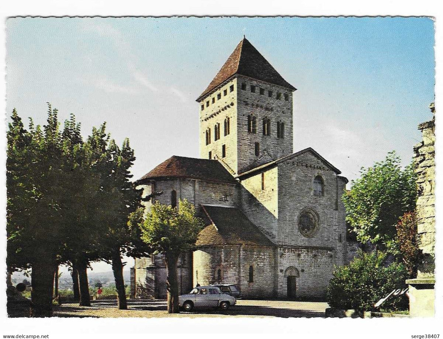Sauveterre De Bearn - Renault Dauphine Devant L'abside De L'Eglise St André- N°3541 # 2-24/8 - Sauveterre De Bearn