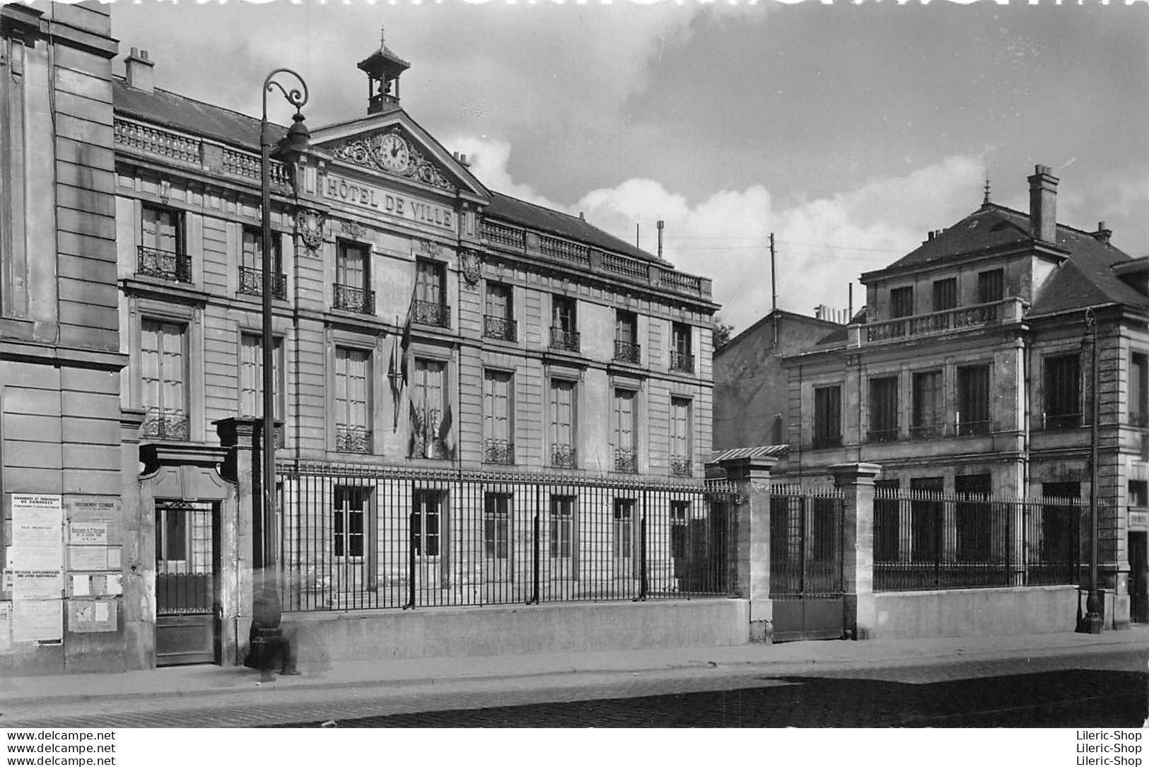 [92] SEVRES - L'Hôtel De Ville. - Sevres