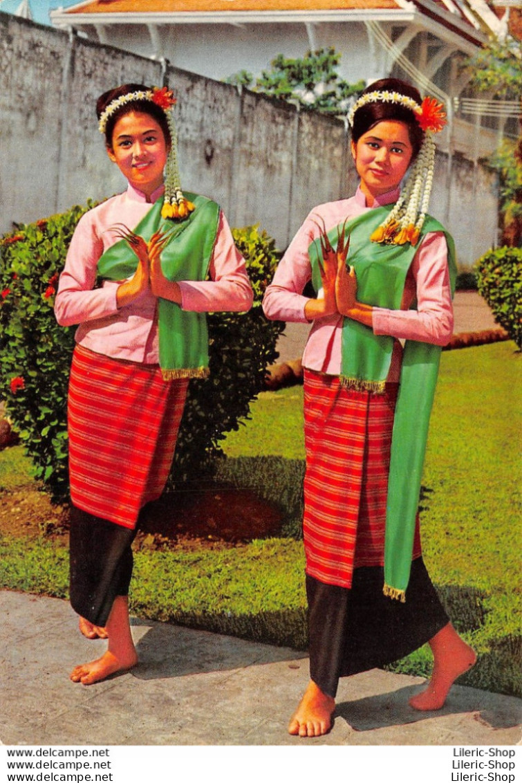 Thaïlande -  Thai Classical Dances With Two Pretty Young Girls In Traditional Costume - Thaïland