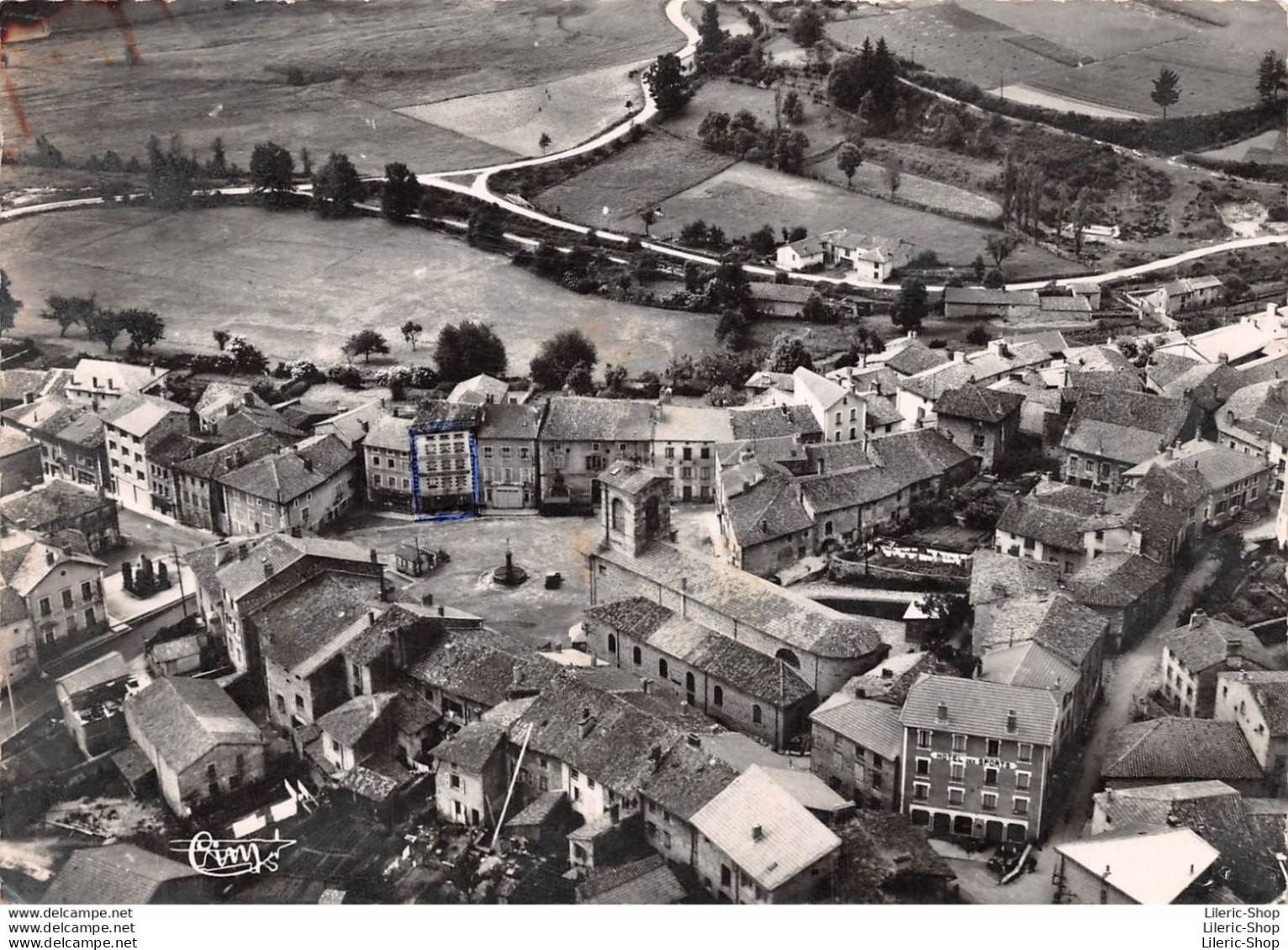 [63] - VIVEROLS - Vue Aérienne Sur La Place De L'Église Et L'Hôtel Des Sports - Cpsm GF 1955 - Autres & Non Classés