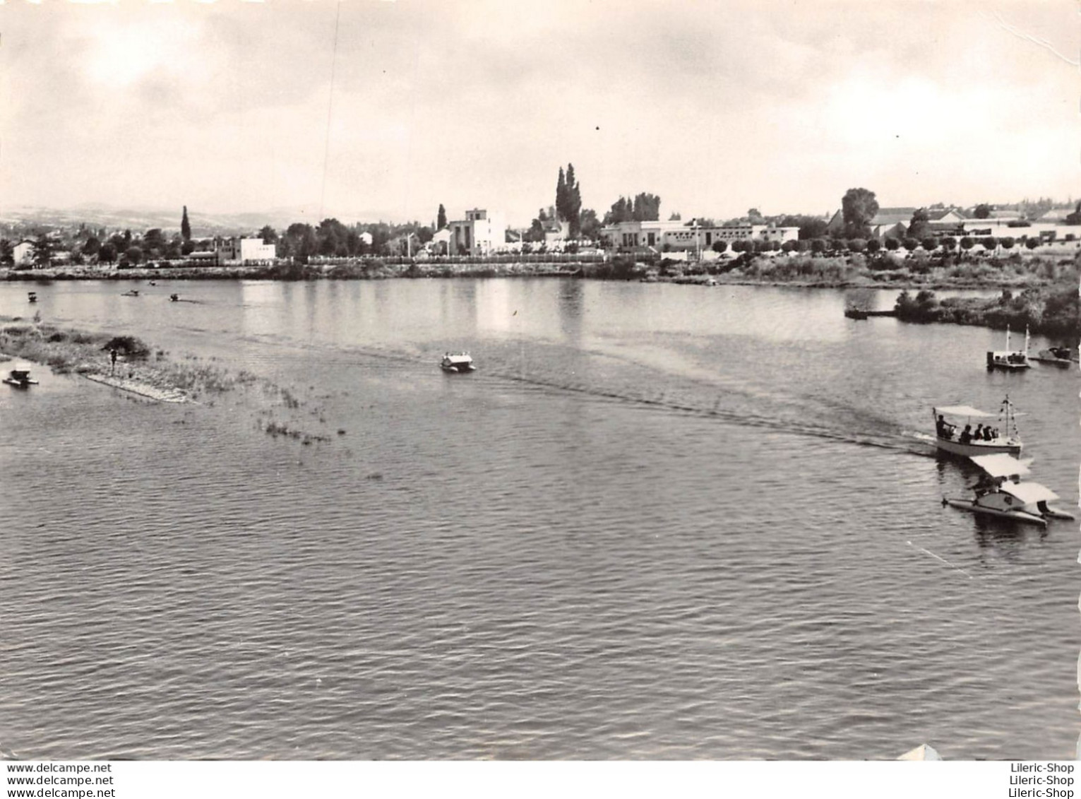 [03] VICHY - Canotage Sur L'Allier - Pédalo - Cpsm GF - Vichy