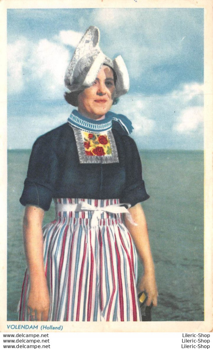 Pays-Bas > Noord-Holland > VOLENDAM (Holland)  - Woman In Traditional Dress - Volendam