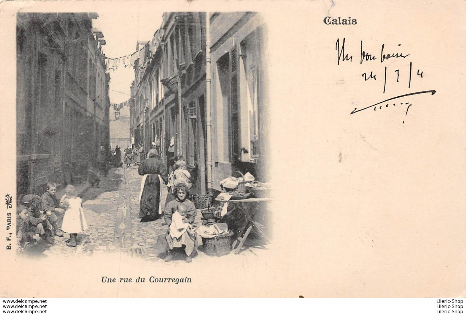 [62] Calais - Cpa 1904 Une Marchande De Poissons Dans Une Rue Du Courgain, Avec Son Margat Dans Les Bras. - Calais