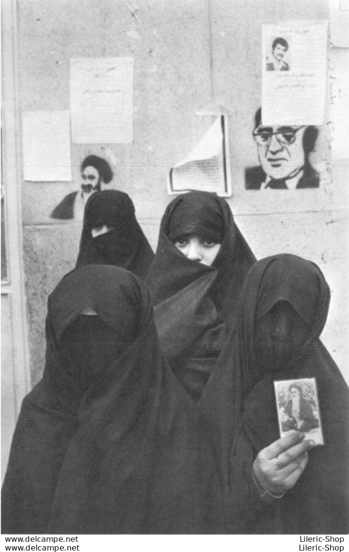 SYGMA PHOTOGRAPHE DE GUERRE CHRISTINE SPENGLER - LA FEMME EN IRAN - En Soutien à L'ayatollah Khomeini  CPM  1979 - Andere & Zonder Classificatie